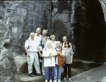 1999 Elbsandsteingebirge (1) Auf der Basteibrücke. V.l.Robert Engelhardt, Fred Seidel, Helga Engelhardt, Herbert Huster, Inge Niedenführ, Anneliese Huster, Erna Hegner, Elfi und Roland Bauer